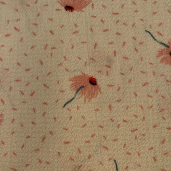 Dainty flowered Iris Top XO - Picture 7 of 7